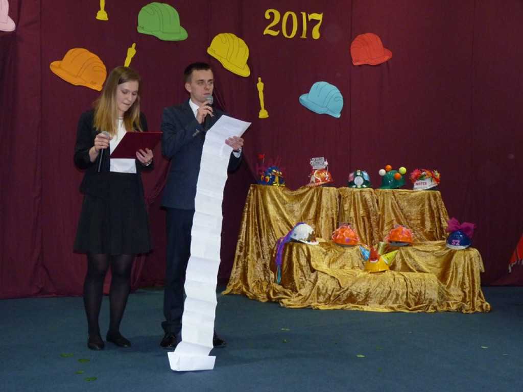 Maturzyści i dyrektor Skoneczna żegnali się z 