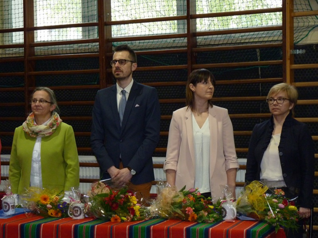 Maturzyści i dyrektor Skoneczna żegnali się z 