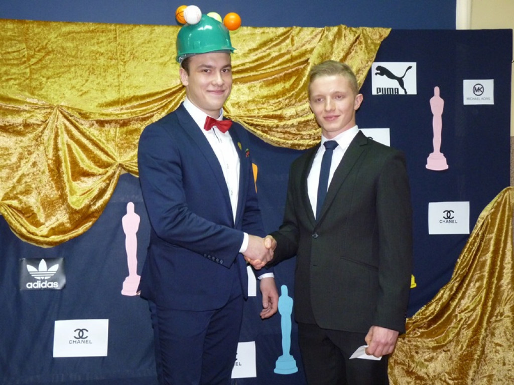 Maturzyści i dyrektor Skoneczna żegnali się z 