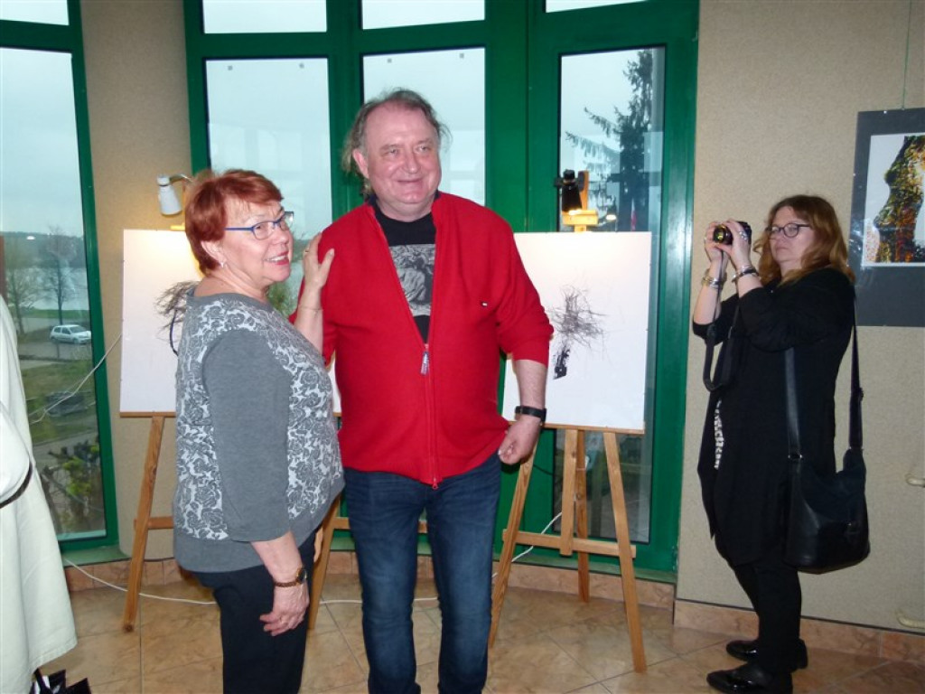 Prof. Ewa Wojtyniak-Dębińska pokazała swoje grafiki w Głownie
