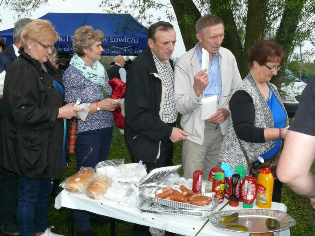 Zabawa na Błoniach z burzą w tle