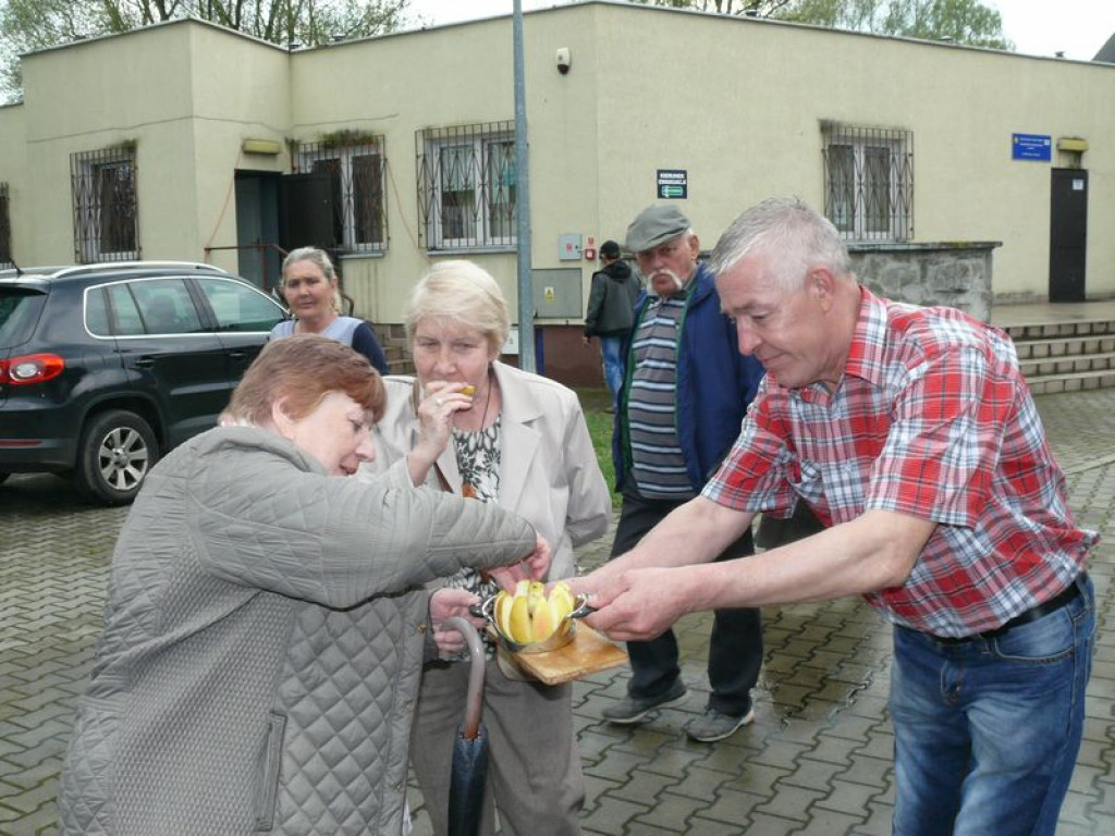 Zabawa na Błoniach z burzą w tle