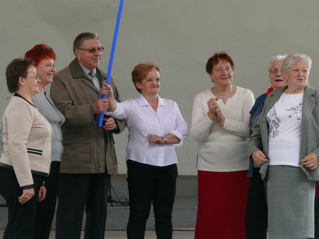 Zabawa na Błoniach z burzą w tle