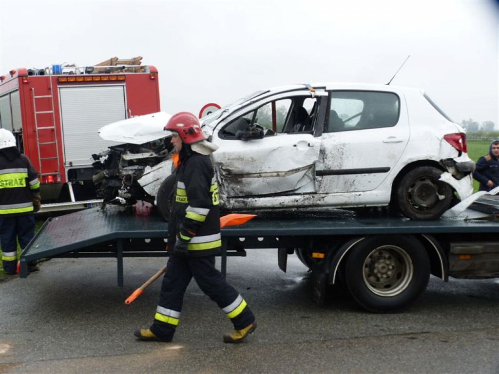 Wypadek w Sierżnikach, dwie osoby w szpitalu
