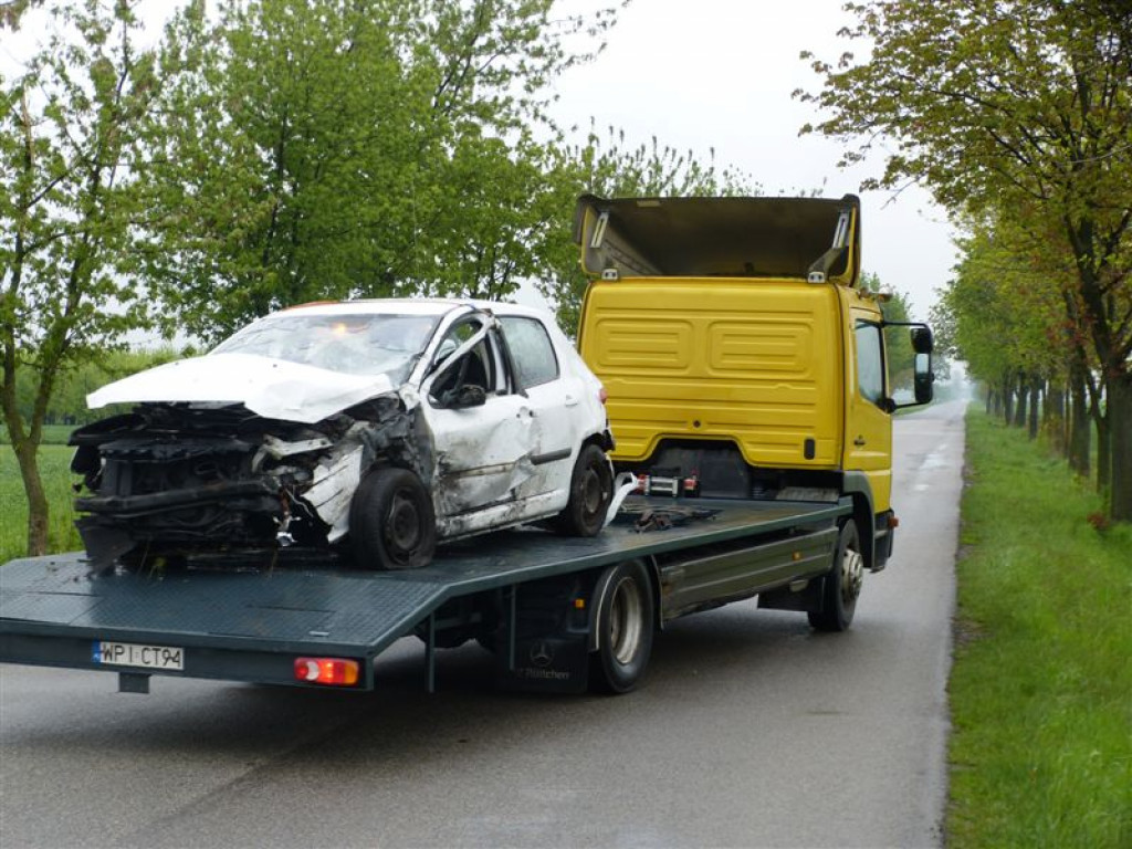 Wypadek w Sierżnikach, dwie osoby w szpitalu