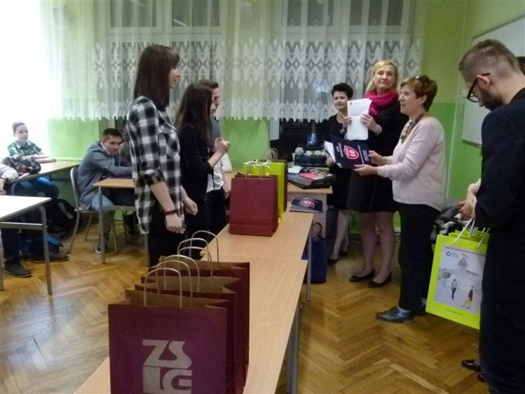 Drużyna z Bratoszewic wygrała konkurs językowy w ZSLG