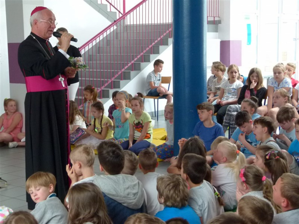 Parafia św. Barbary w Głownie gości biskupa Dziubę