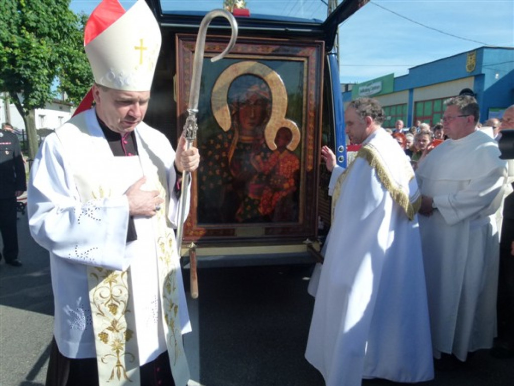Parafie Osiny i Dmosin przywitały Obraz Nawiedzenia (zdjęcia)