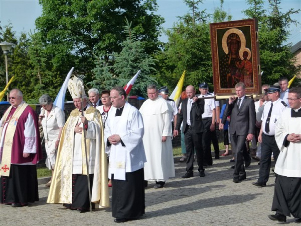Parafie Osiny i Dmosin przywitały Obraz Nawiedzenia (zdjęcia)