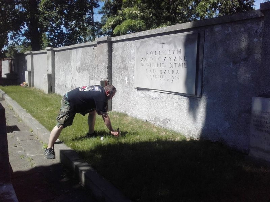 Dziesiątacy pracowali na cmentarzu katedralnym