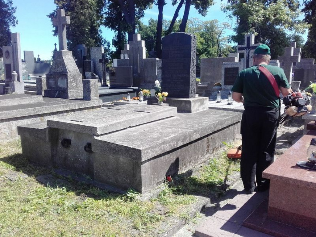 Dziesiątacy pracowali na cmentarzu katedralnym