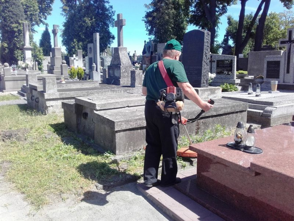 Dziesiątacy pracowali na cmentarzu katedralnym