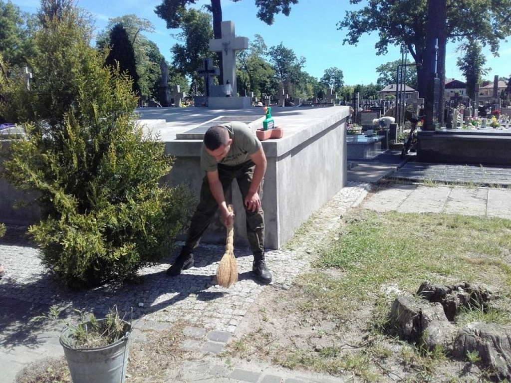 Dziesiątacy pracowali na cmentarzu katedralnym