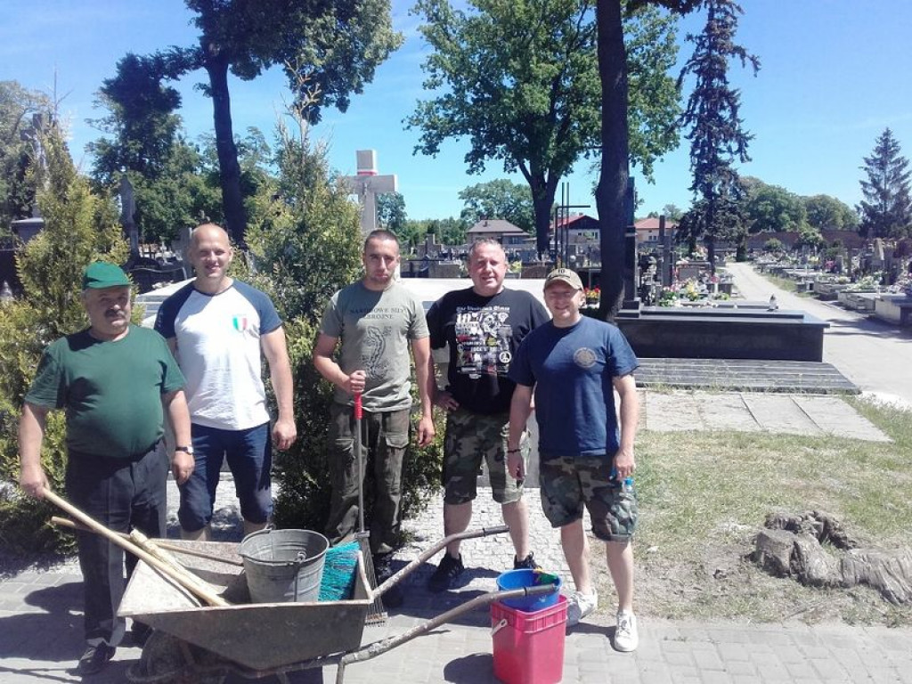 Dziesiątacy pracowali na cmentarzu katedralnym