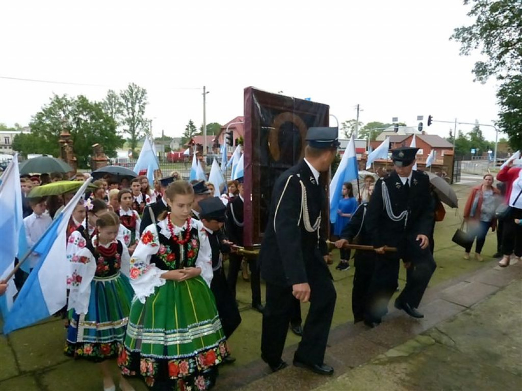 Królowa Polski powitana w Zdunach