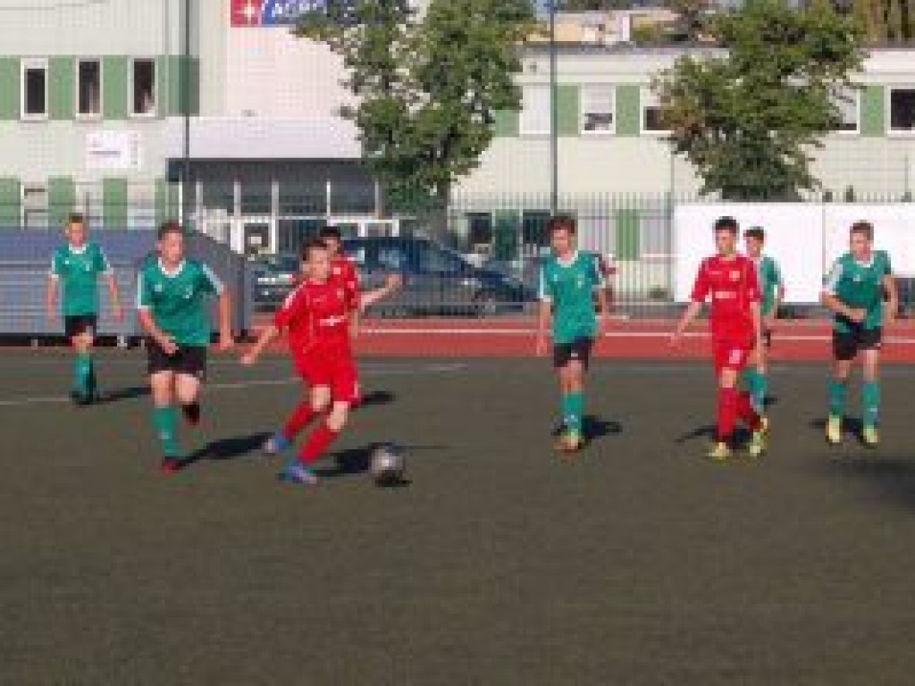 Sukces Pelikana-2003 w meczu z Widzewem