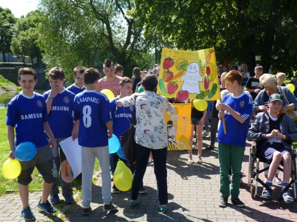 Młodzież przeciwko używkom i przemocy