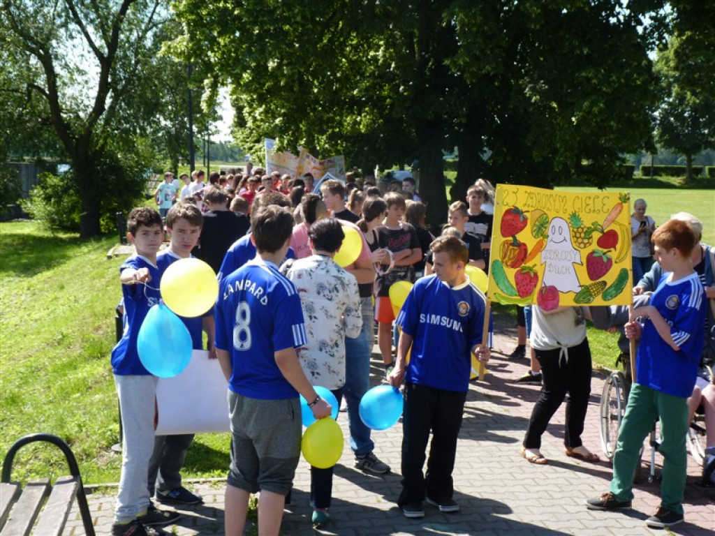 Młodzież przeciwko używkom i przemocy