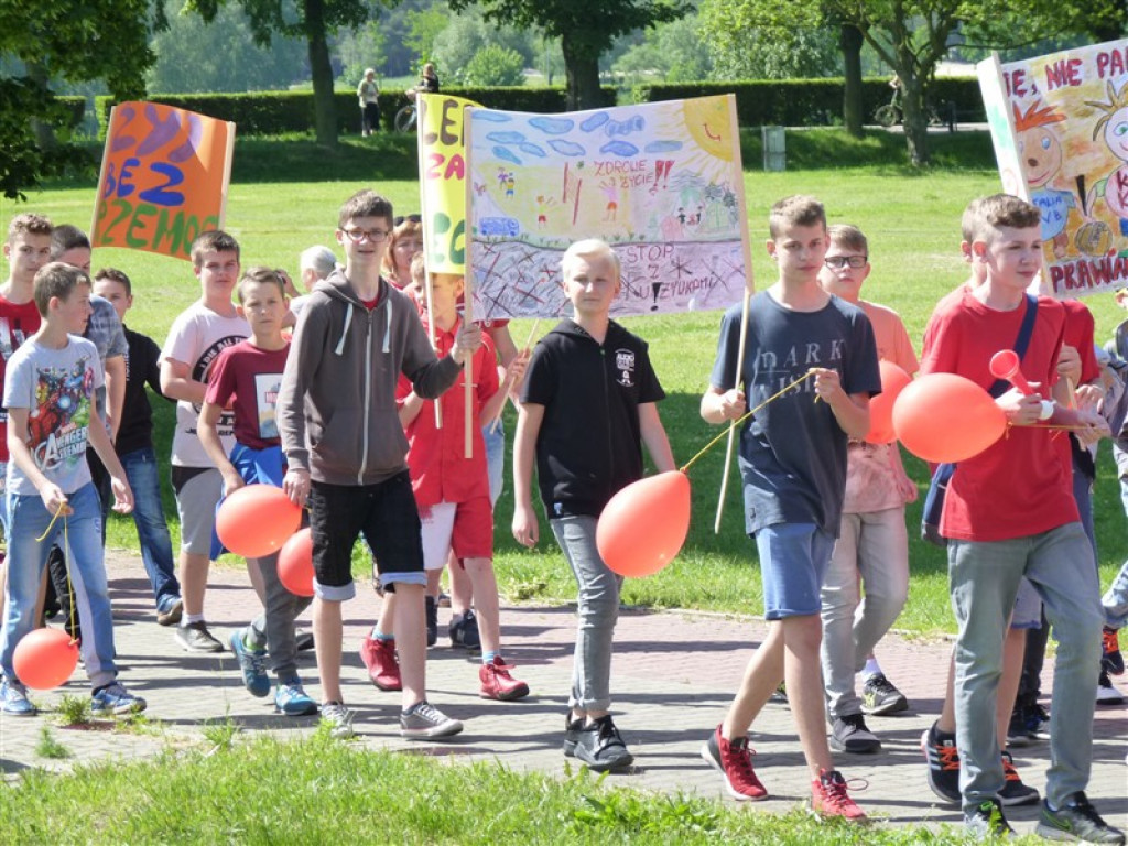 Młodzież przeciwko używkom i przemocy