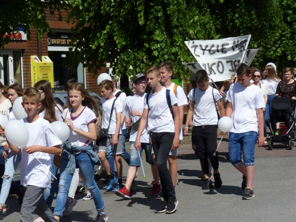 Młodzież przeciwko używkom i przemocy