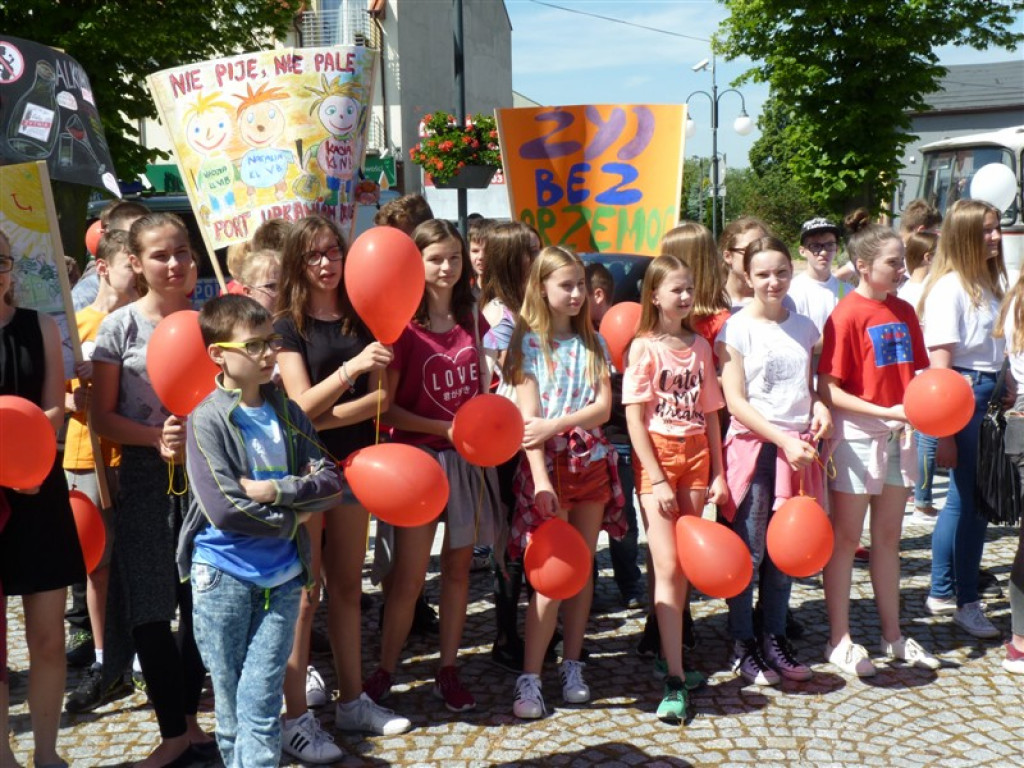 Młodzież przeciwko używkom i przemocy