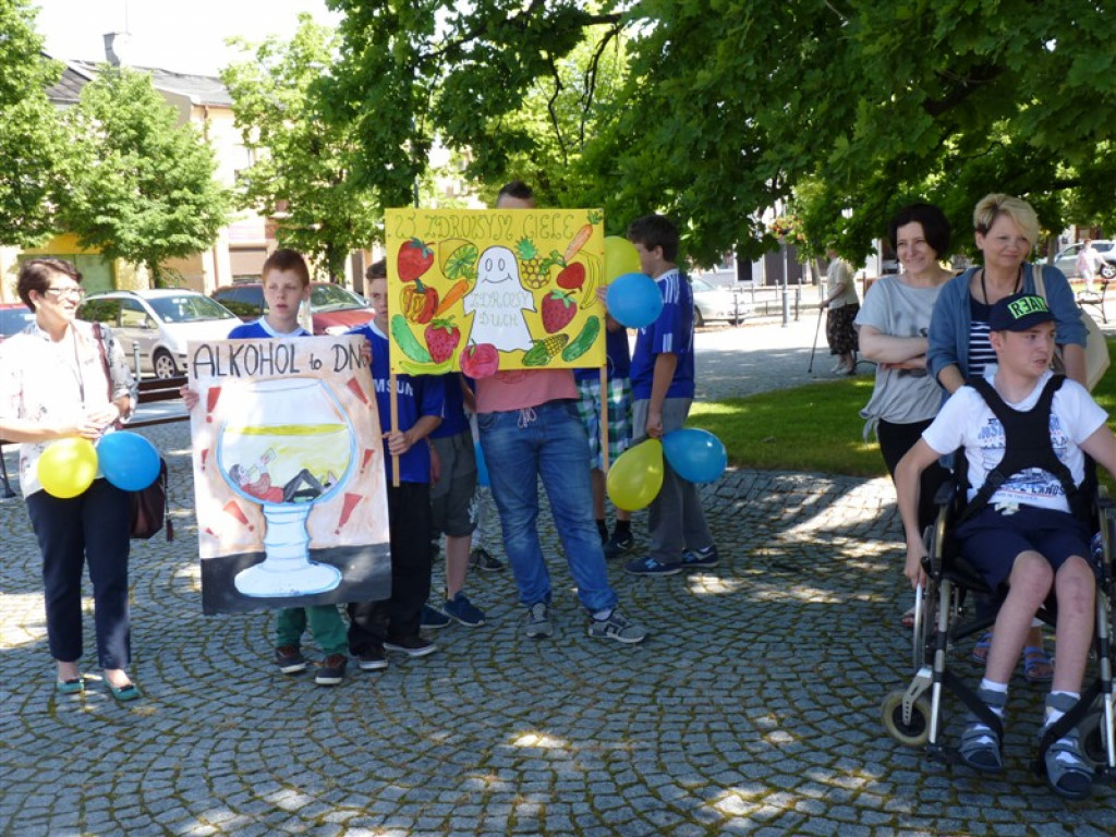 Młodzież przeciwko używkom i przemocy