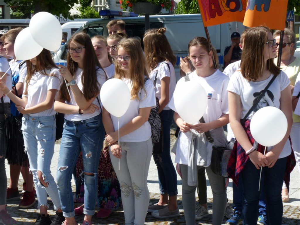 Młodzież przeciwko używkom i przemocy