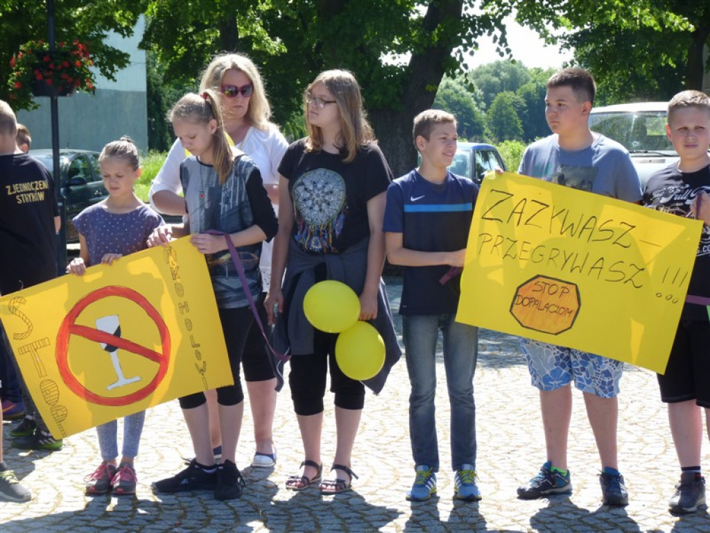 Młodzież przeciwko używkom i przemocy