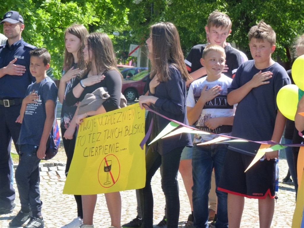 Młodzież przeciwko używkom i przemocy