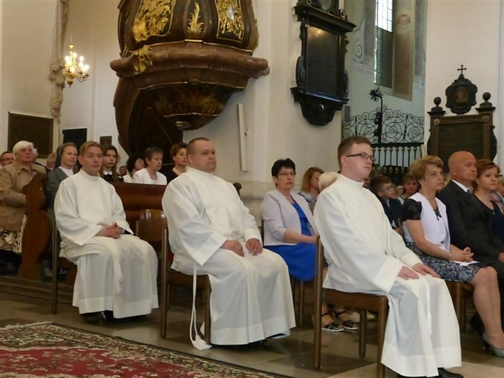 Bp Osial wyświęcił trzech diakonów