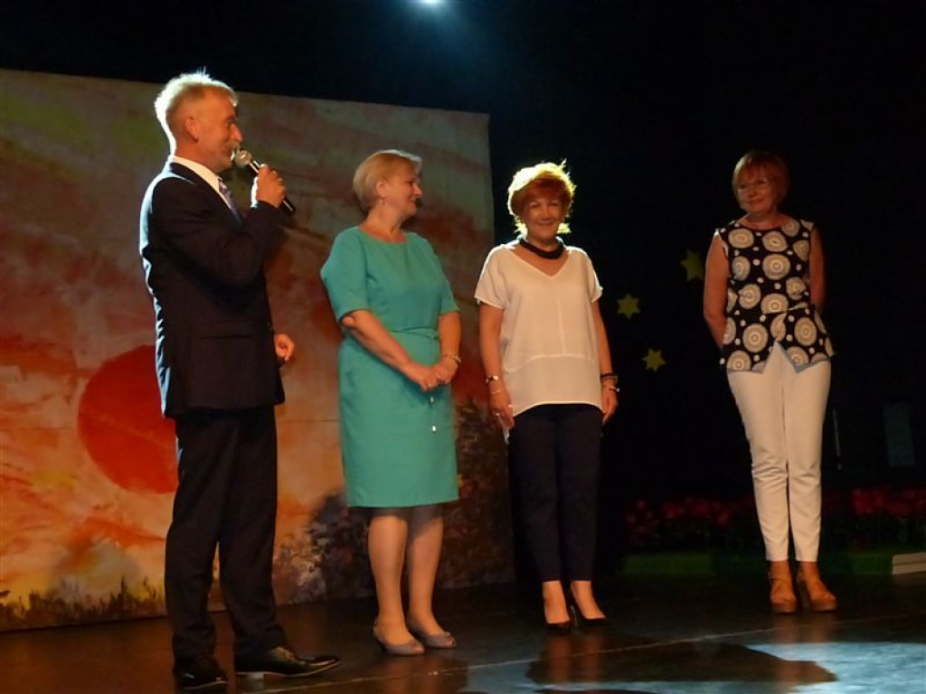 Najlepsi uczniowie nagrodzeni przez burmistrza Łowicza