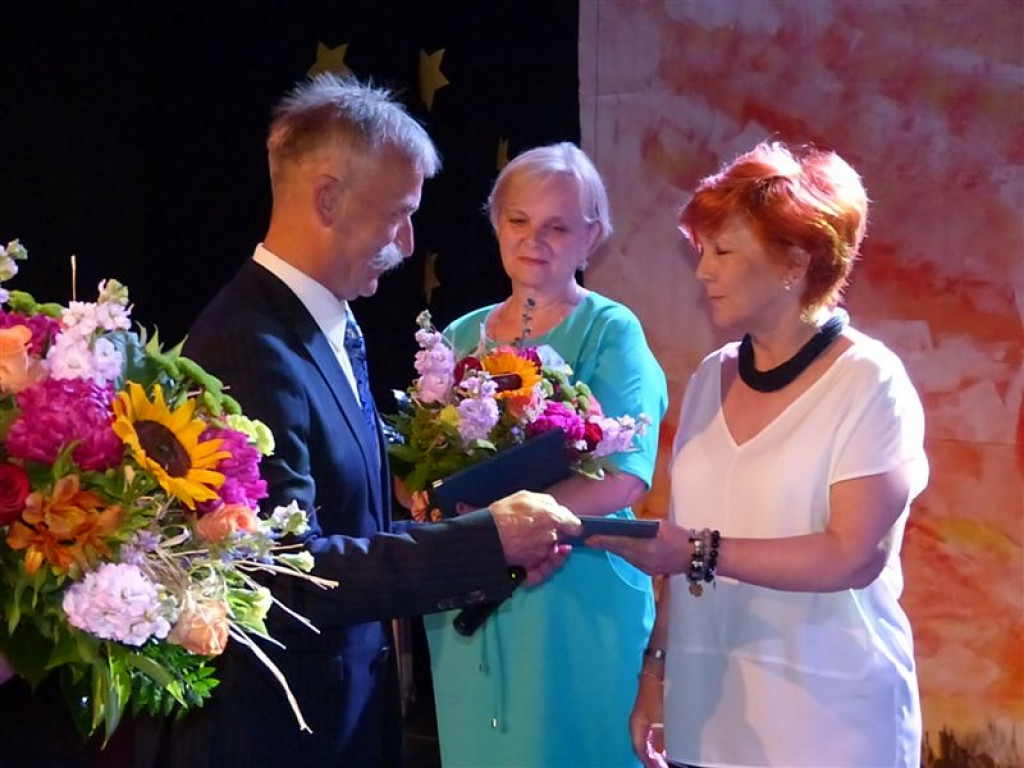 Najlepsi uczniowie nagrodzeni przez burmistrza Łowicza