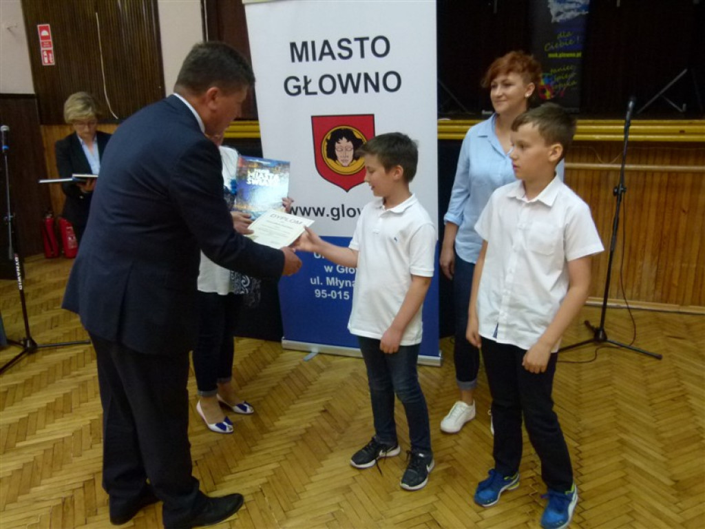 Najlepsi uczniowie nagrodzeni