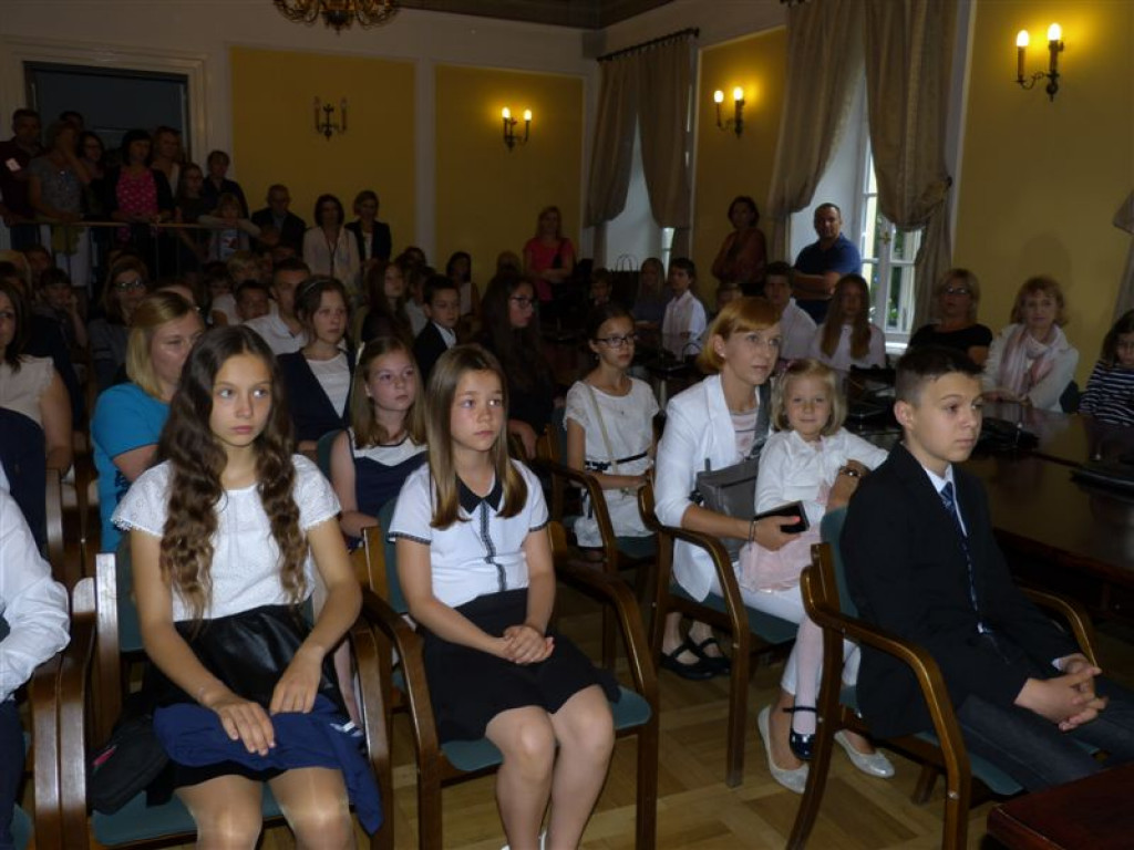 Najlepsi uczniowie nagrodzeni stypendiami