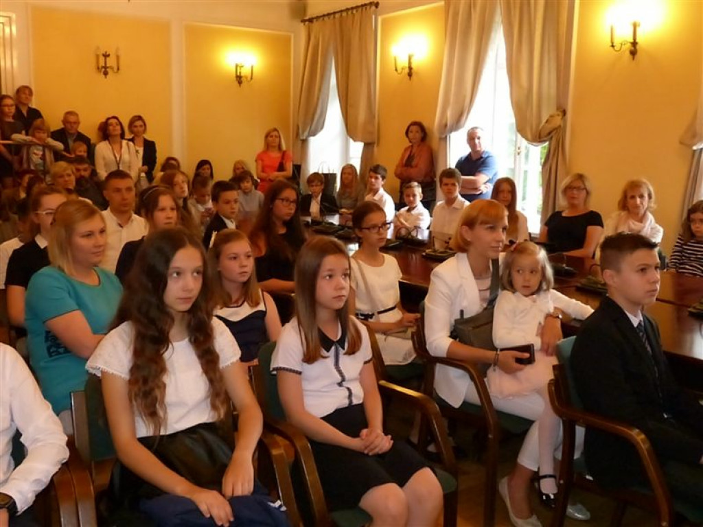 Najlepsi uczniowie nagrodzeni stypendiami