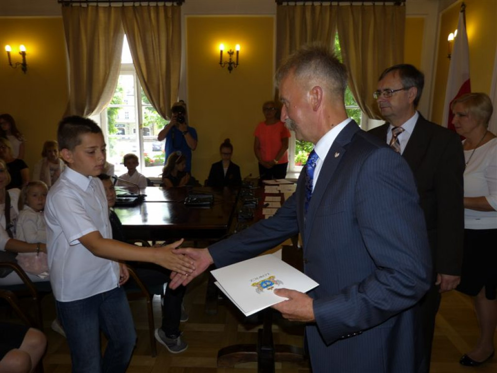 Najlepsi uczniowie nagrodzeni stypendiami