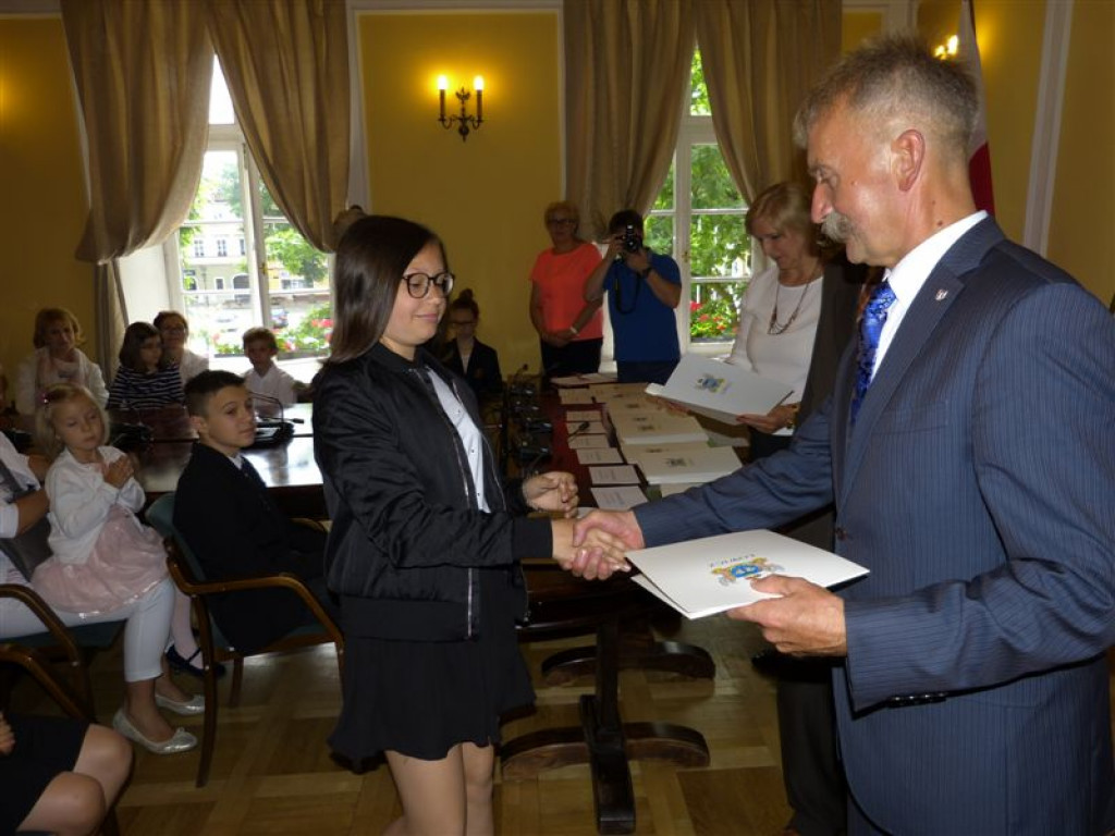 Najlepsi uczniowie nagrodzeni stypendiami