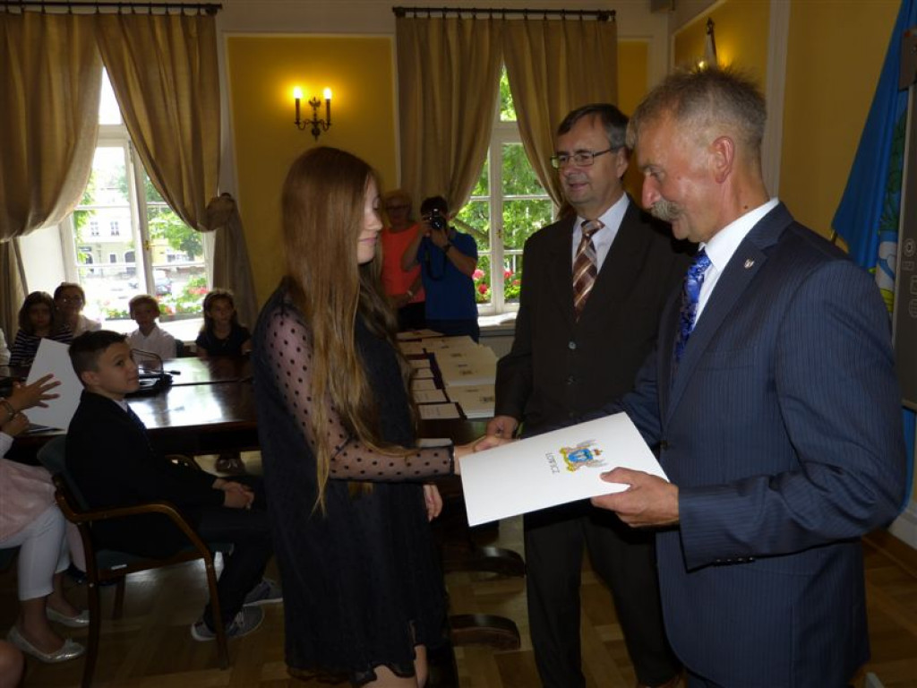 Najlepsi uczniowie nagrodzeni stypendiami