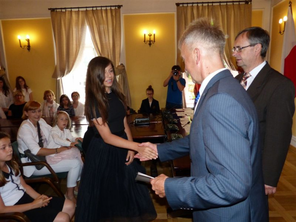 Najlepsi uczniowie nagrodzeni stypendiami