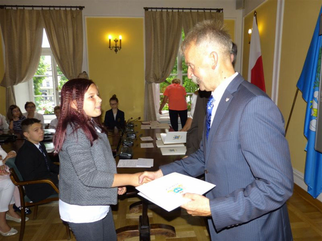 Najlepsi uczniowie nagrodzeni stypendiami