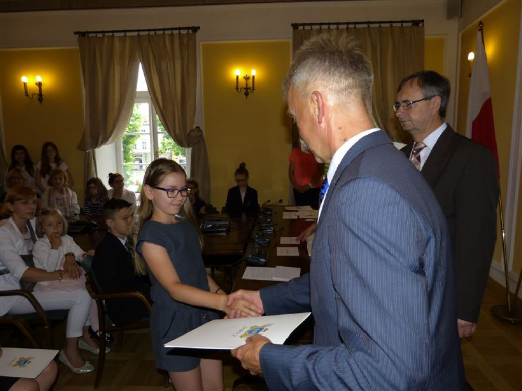 Najlepsi uczniowie nagrodzeni stypendiami