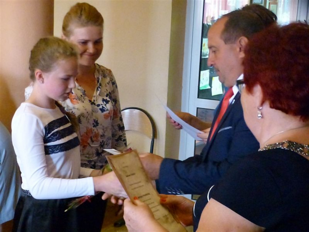 Gmina Łyszkowice nagrodziła najlepszych uczniów