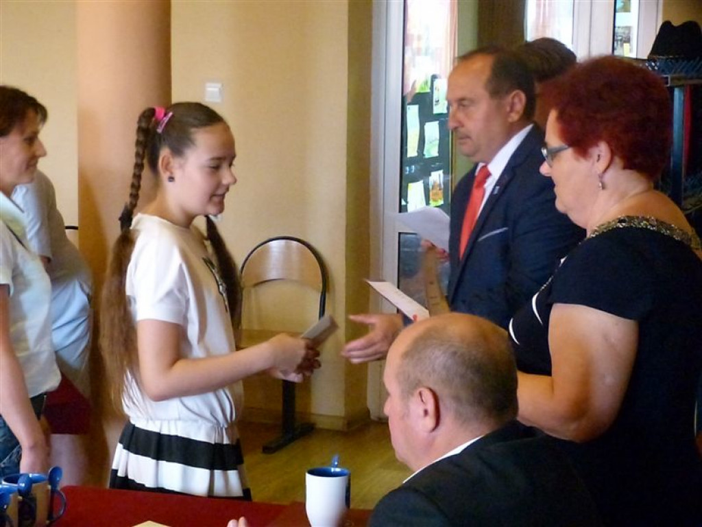 Gmina Łyszkowice nagrodziła najlepszych uczniów
