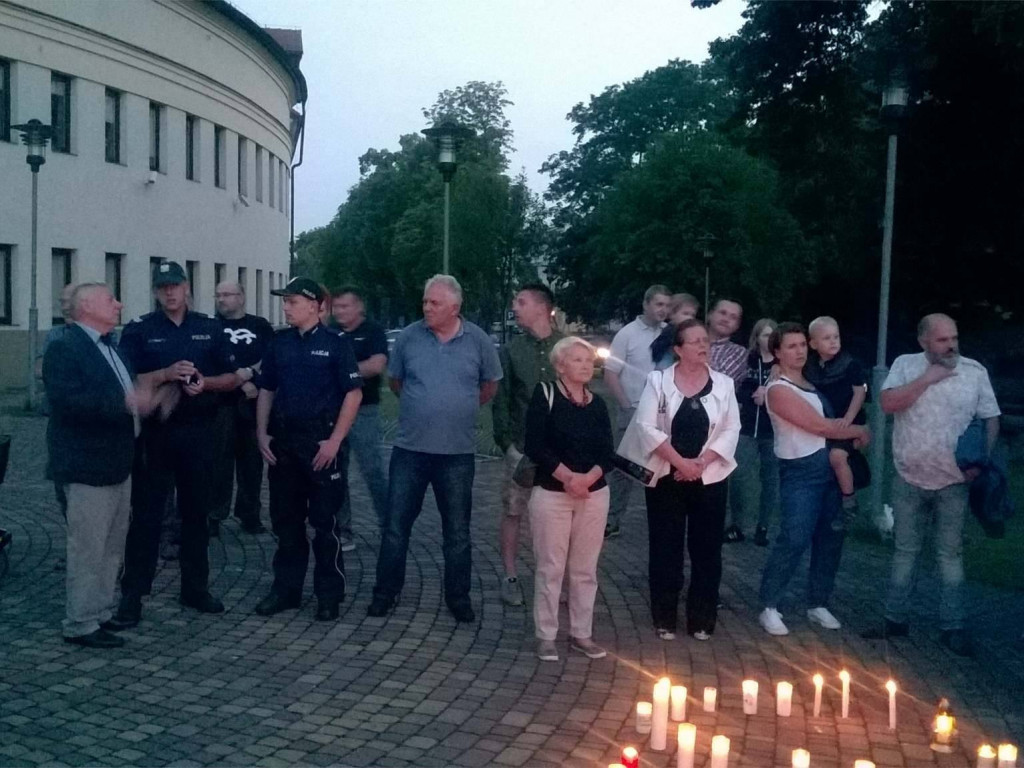 Pikieta przez sądem w Łowiczu