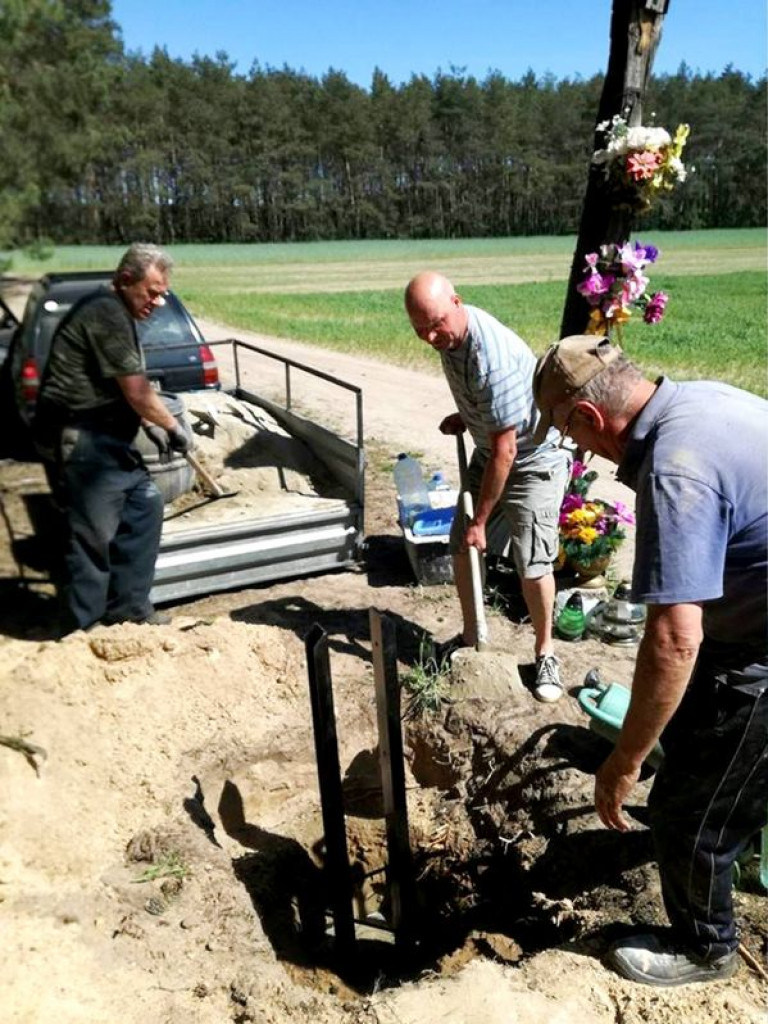 Poświęcenie kopii XIX wiecznego krzyża w Świącach