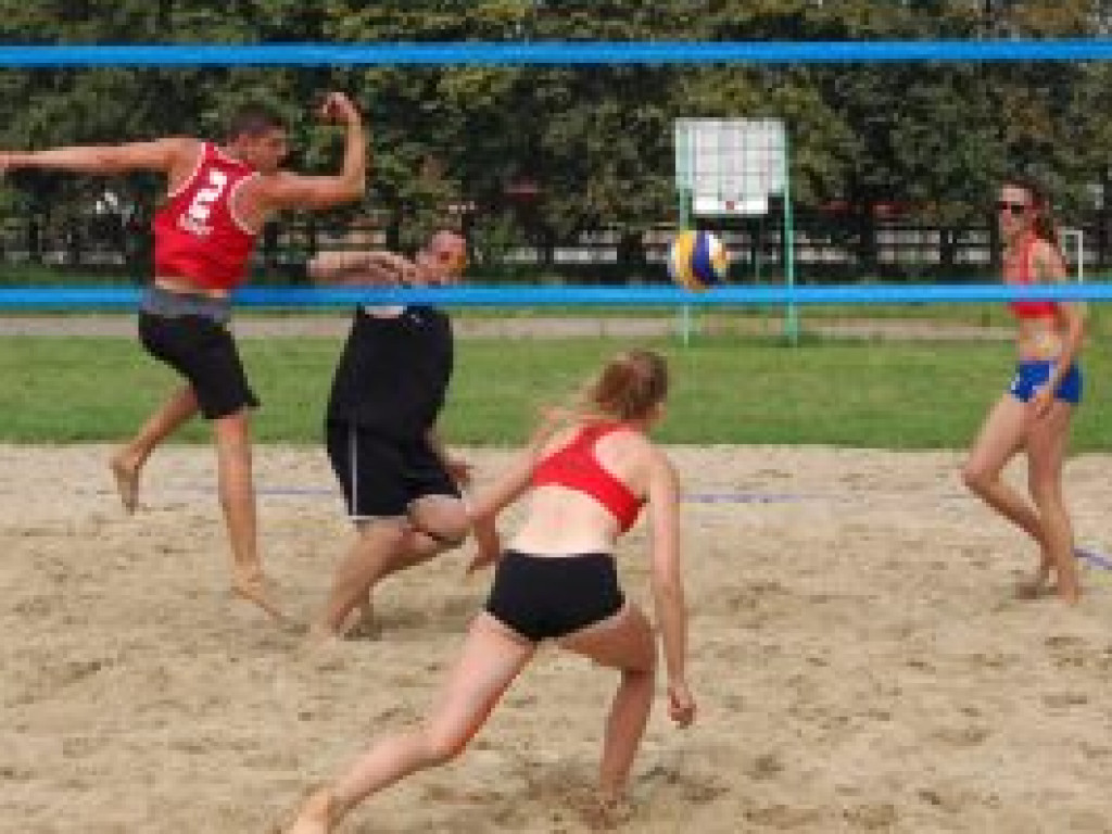 W siatkówce plażowej mikstów najlepsi skierniewiczanie