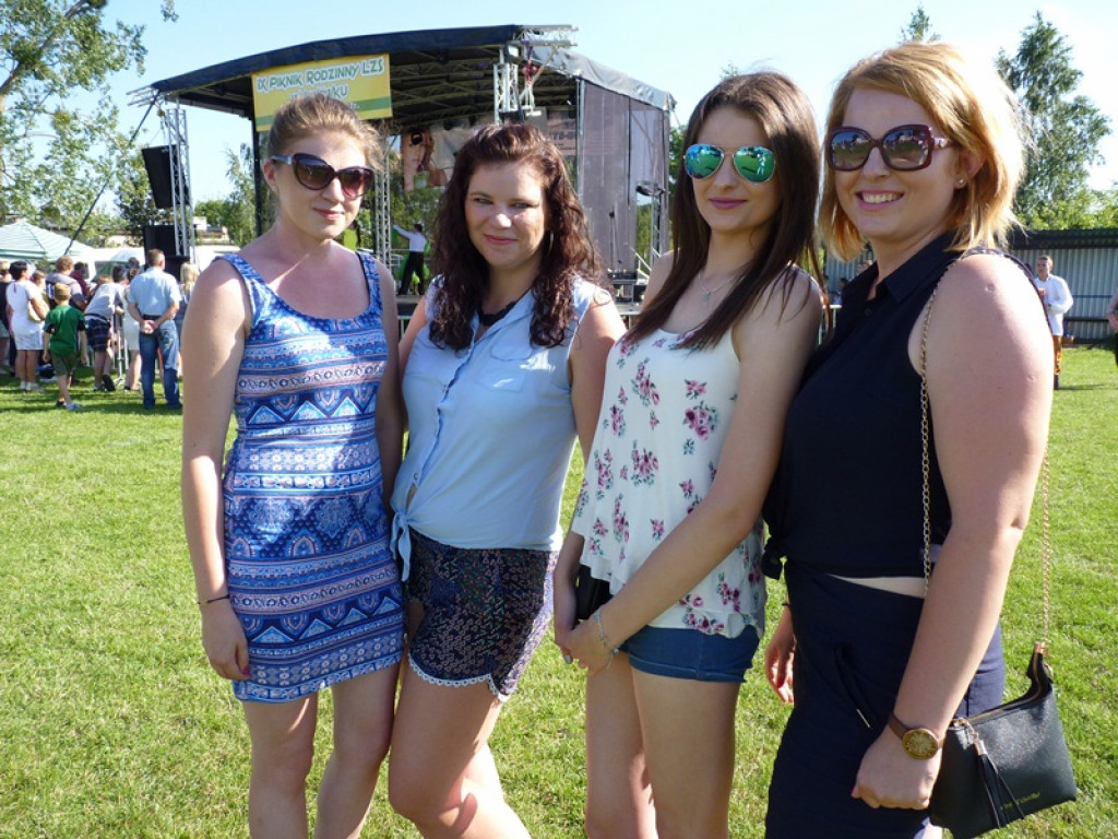 Trwa piknik disco-polo w Lwówku