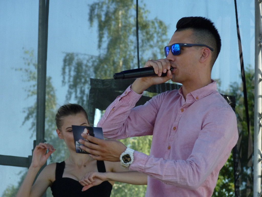 Trwa piknik disco-polo w Lwówku