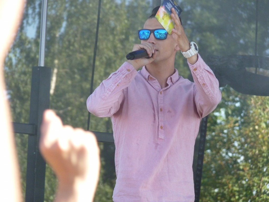 Trwa piknik disco-polo w Lwówku