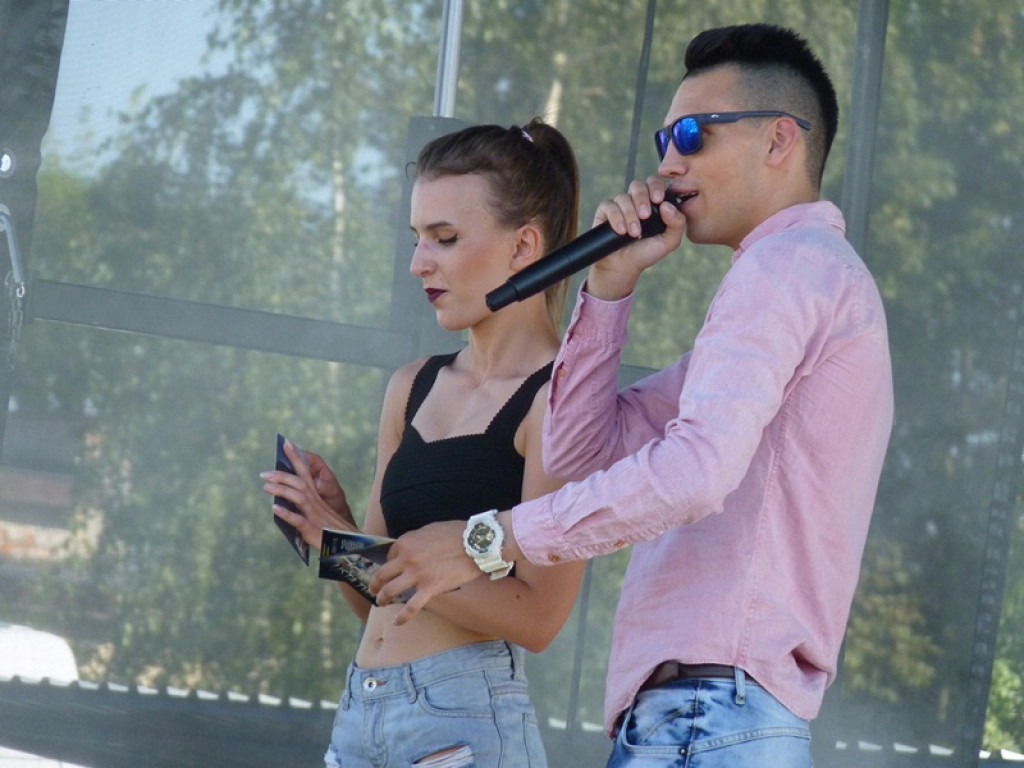 Trwa piknik disco-polo w Lwówku